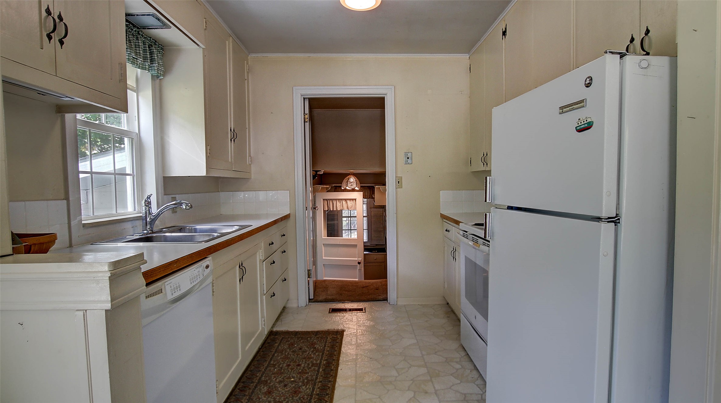 2405 Gilbert Avenue Property Photo 7