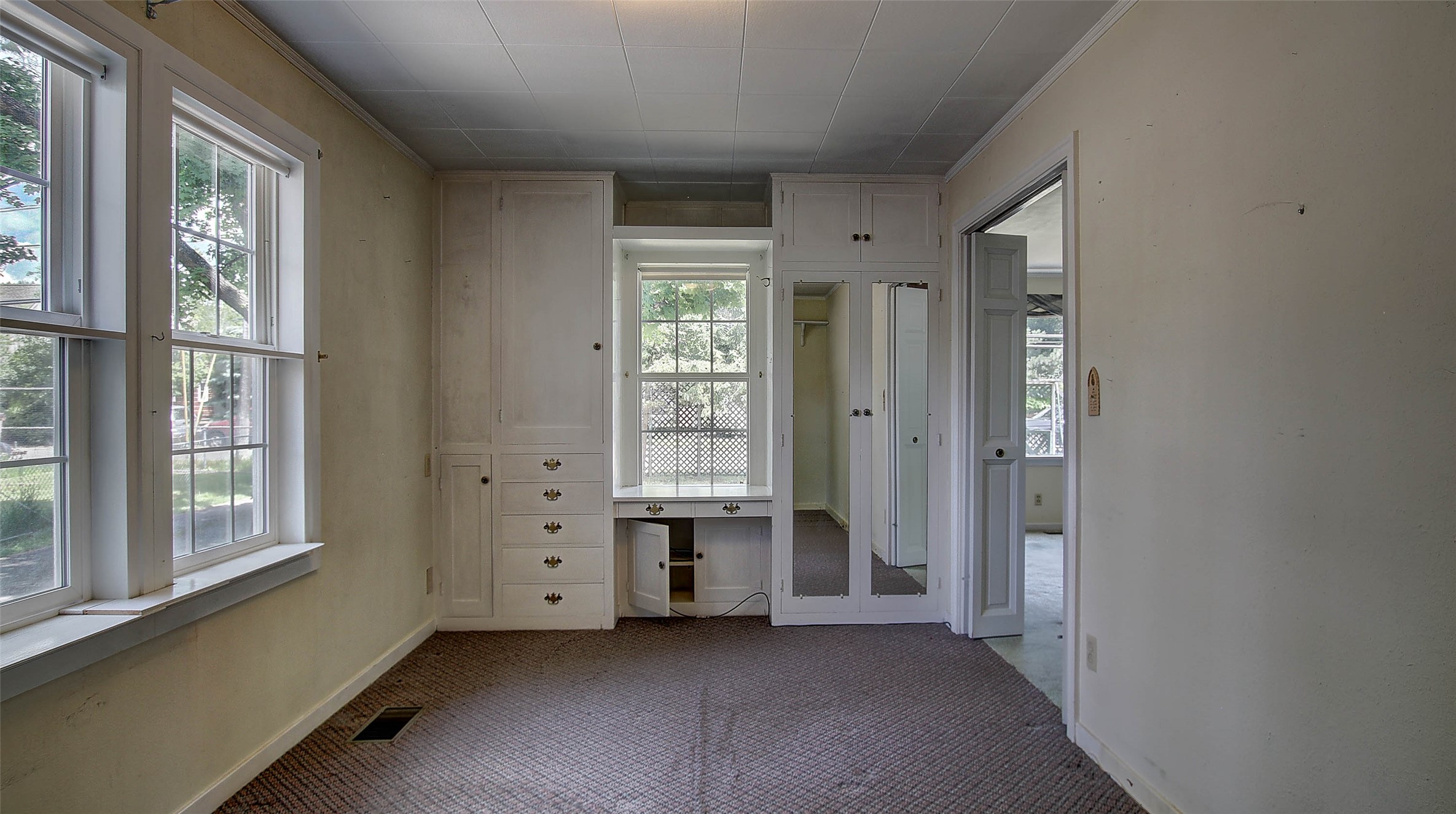 2405 Gilbert Avenue Property Photo 8