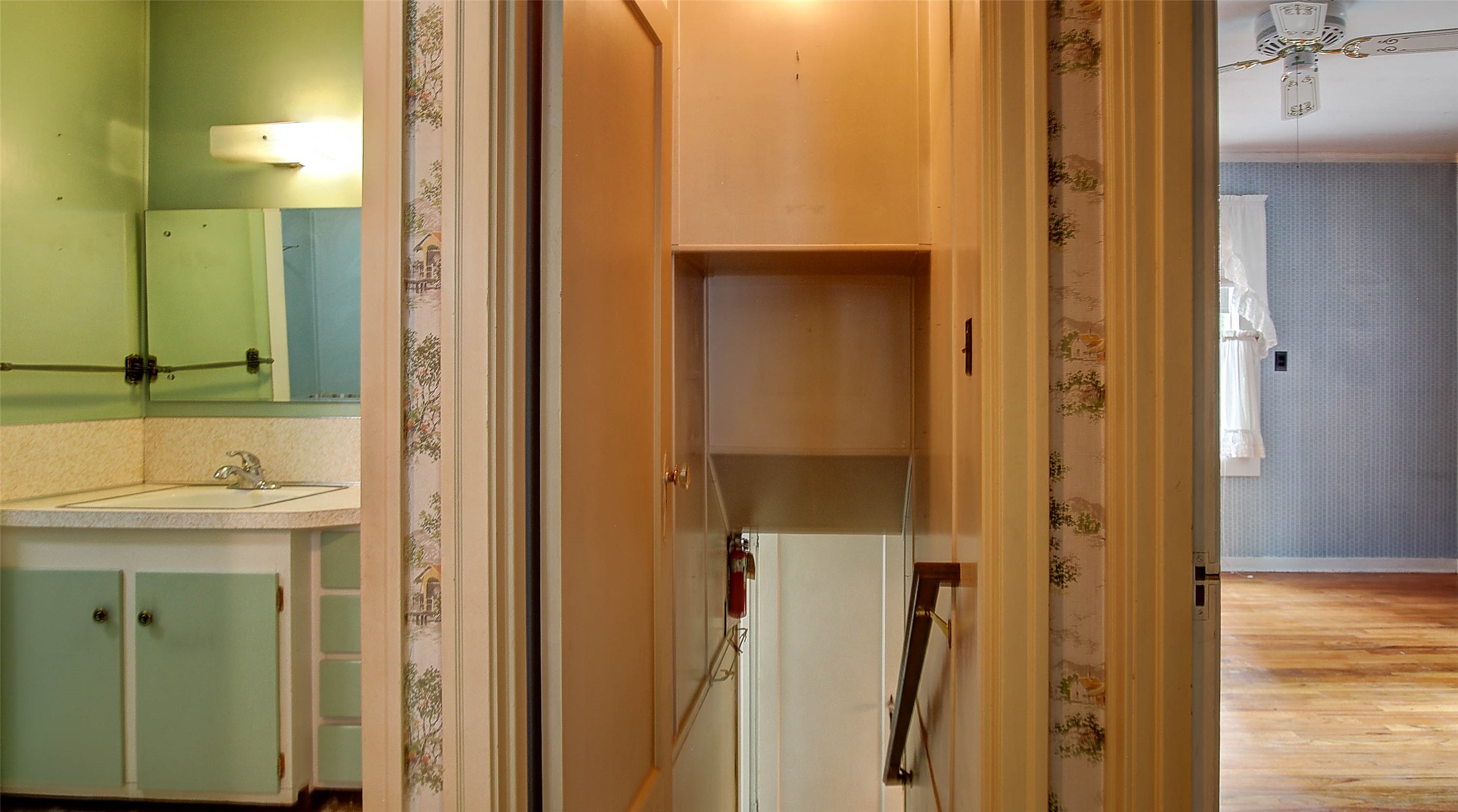 2405 Gilbert Avenue Property Photo 12