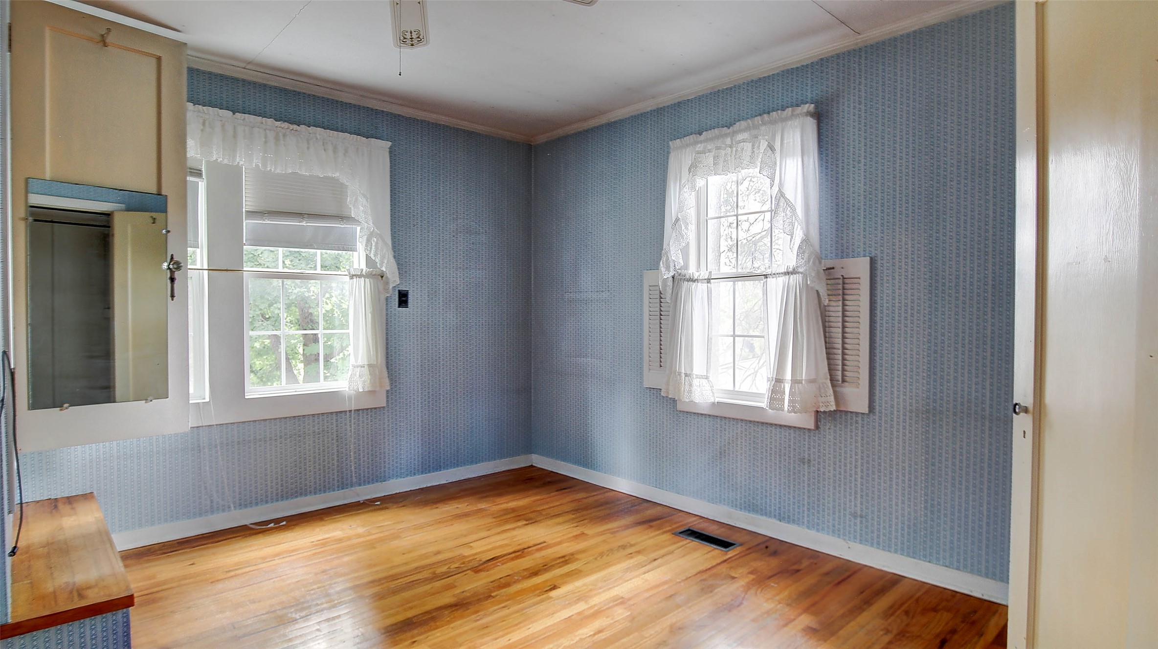 2405 Gilbert Avenue Property Photo 13