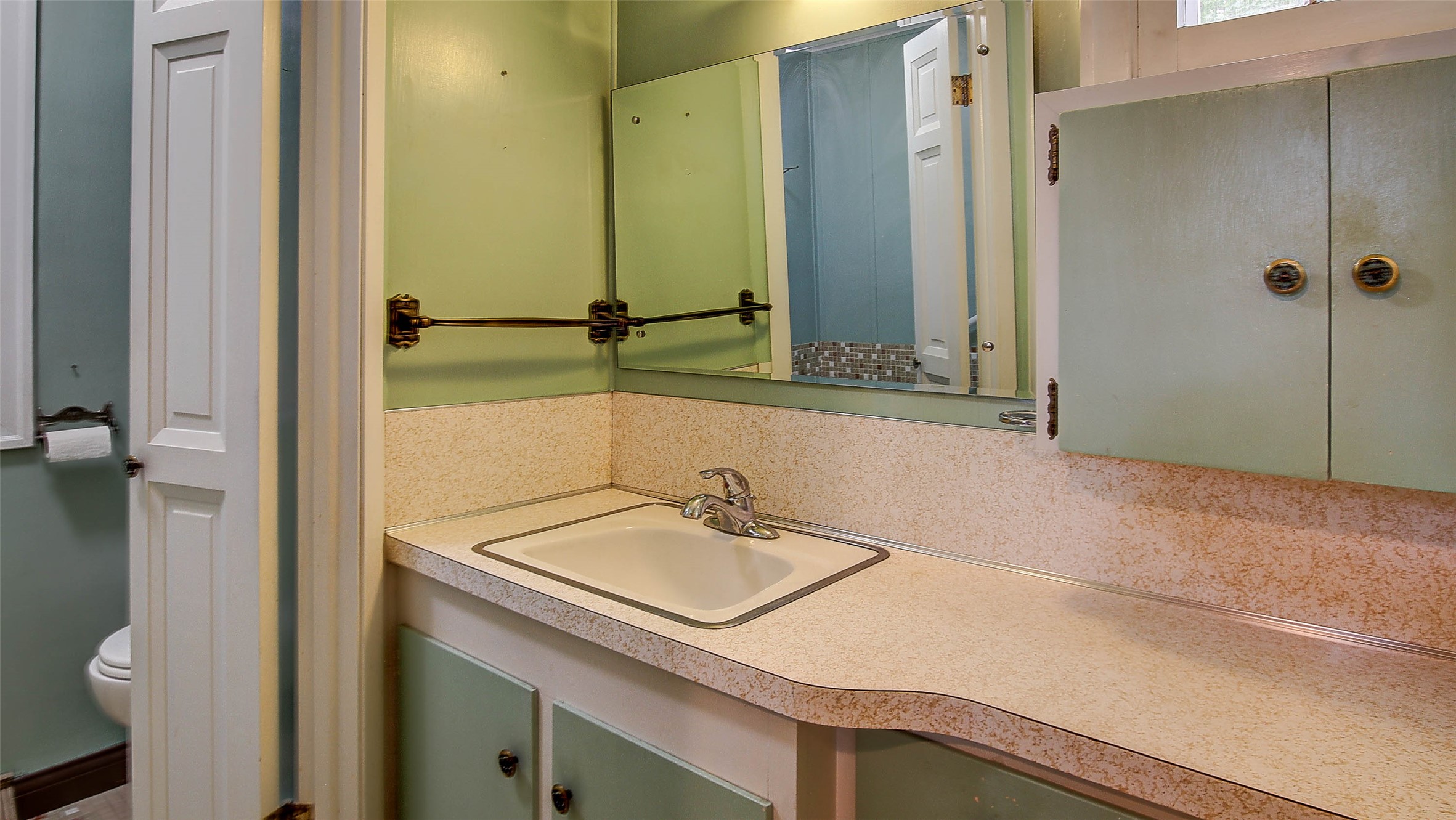 2405 Gilbert Avenue Property Photo 15