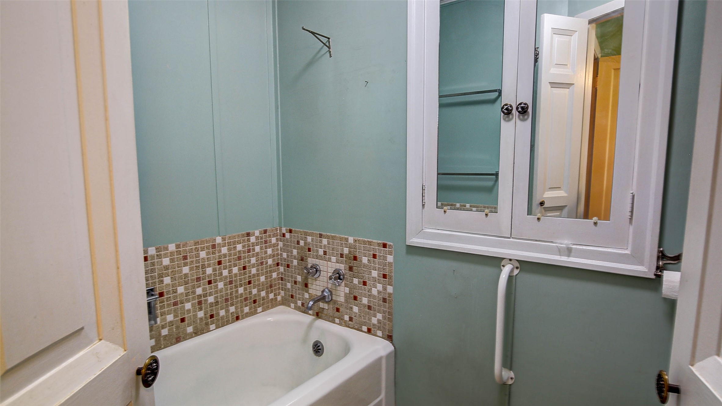 2405 Gilbert Avenue Property Photo 16