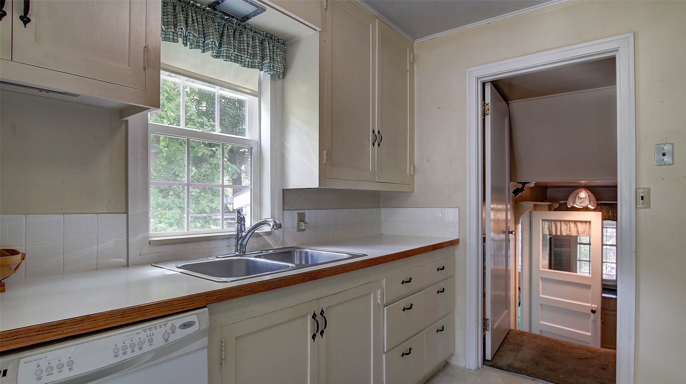 2405 Gilbert Avenue Property Photo 29