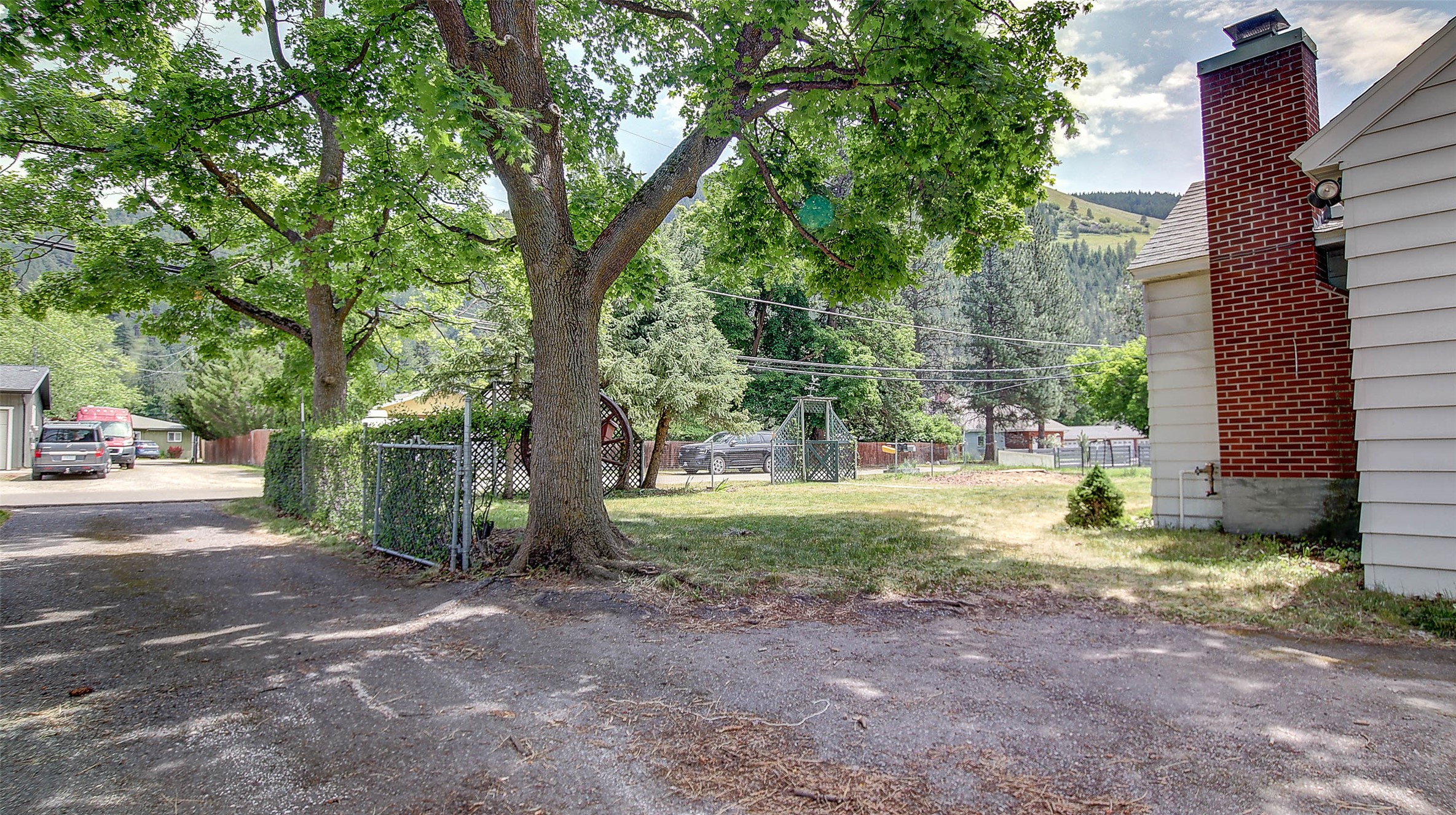 2405 Gilbert Avenue Property Photo 42
