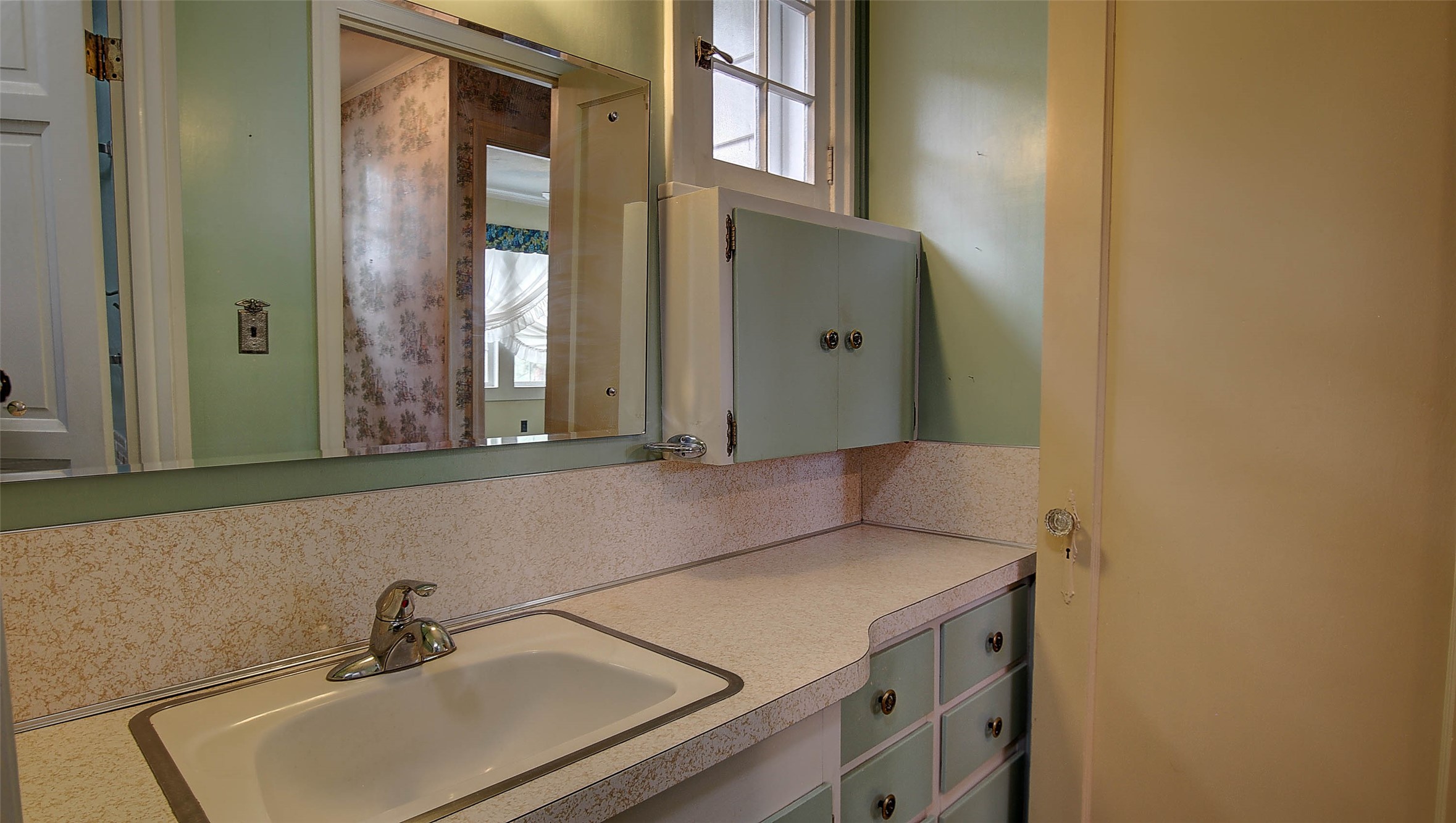 2405 Gilbert Avenue Property Photo 54