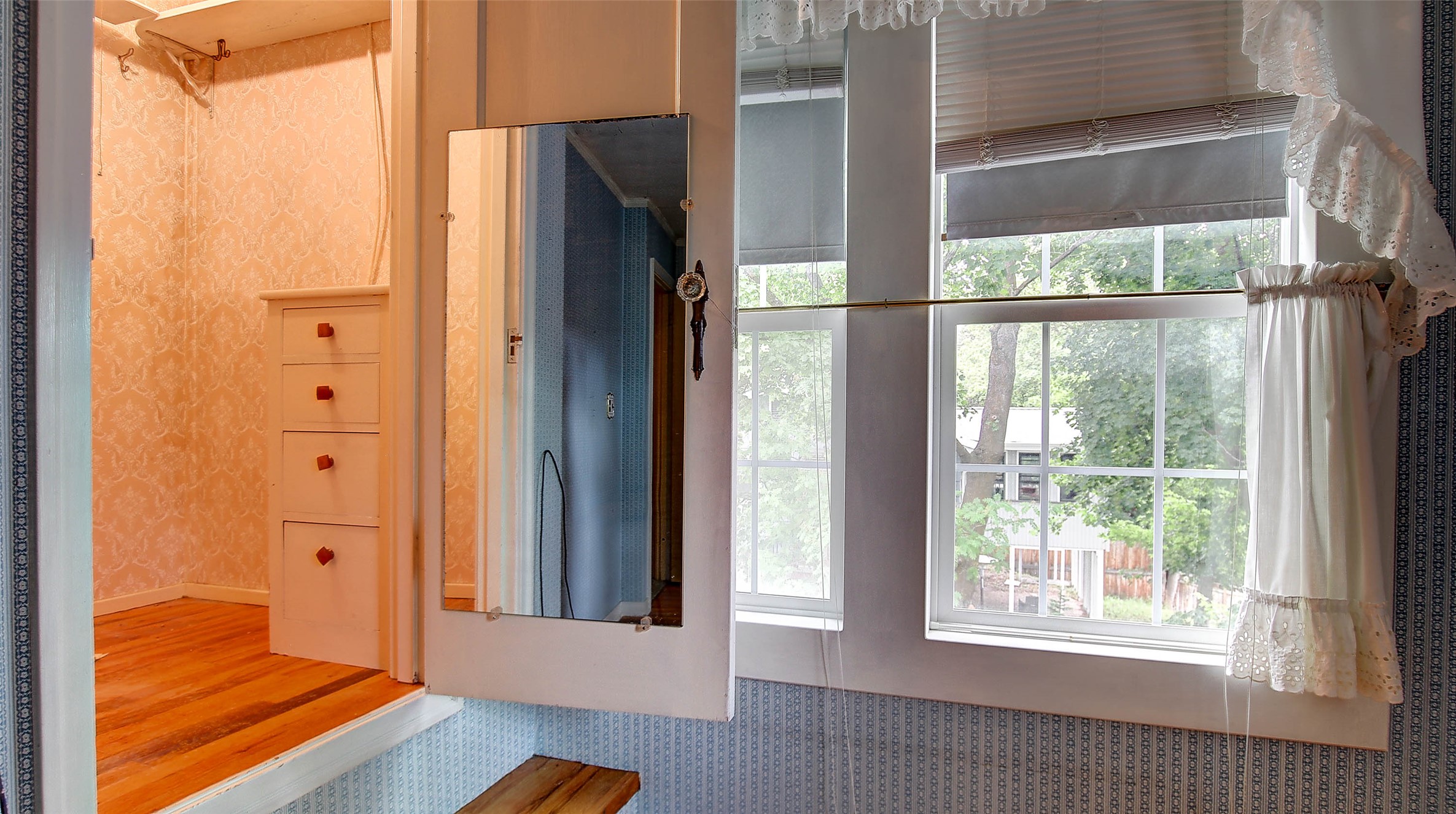 2405 Gilbert Avenue Property Photo 58