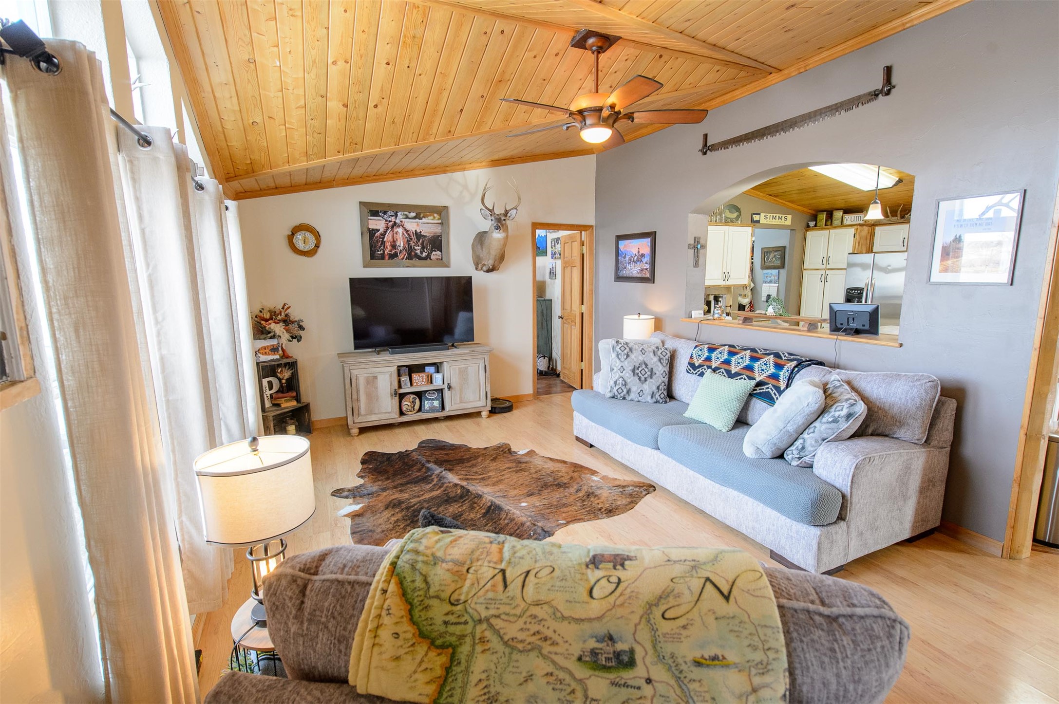 12710 Mt Highway 200 Property Photo 8