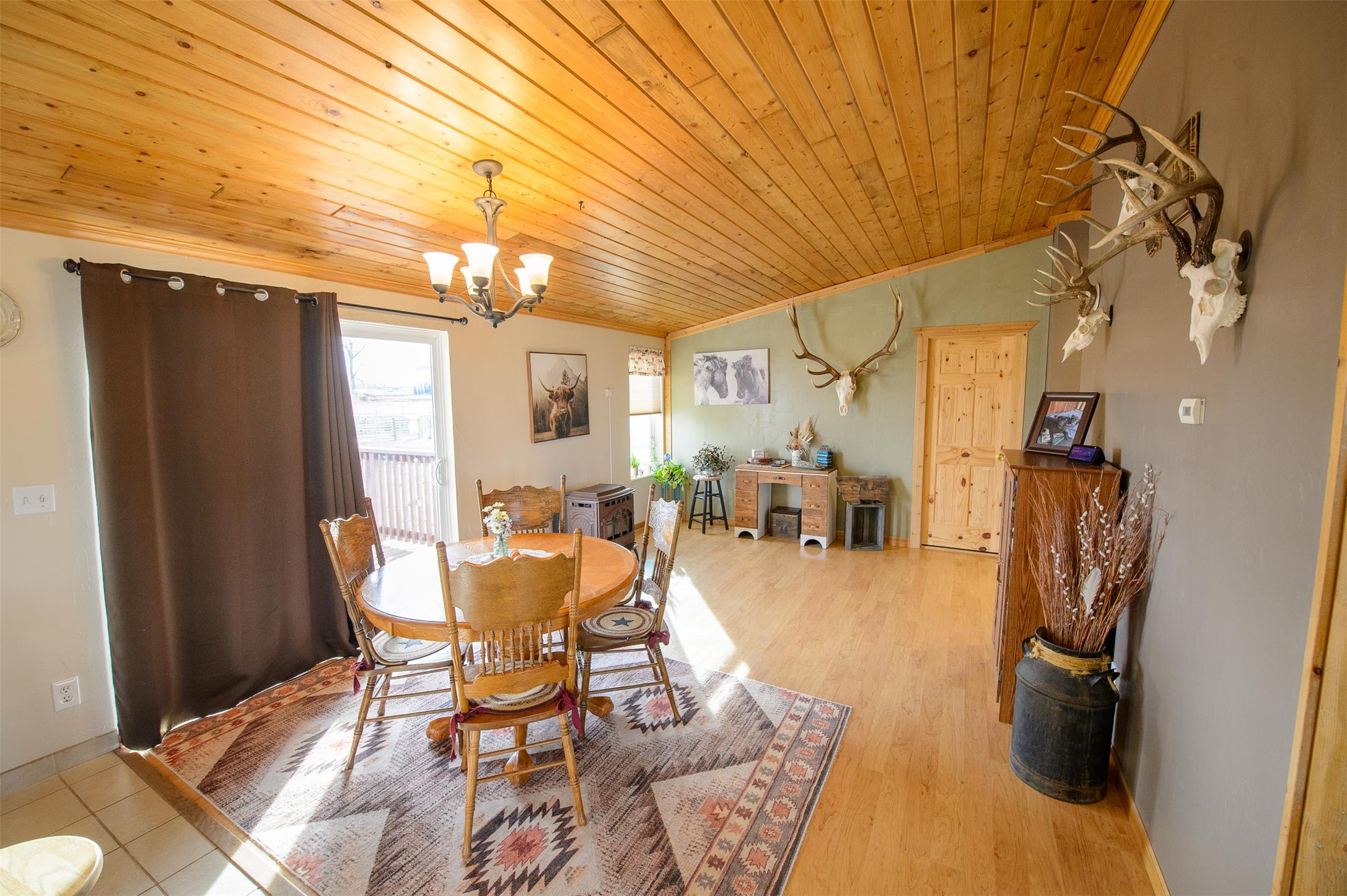 12710 Mt Highway 200 Property Photo 10