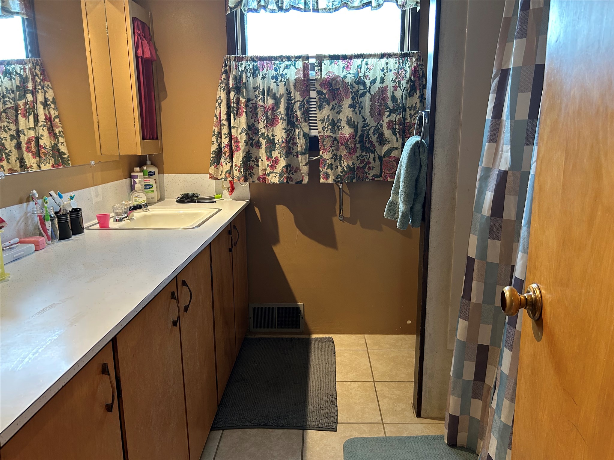 401 Garber Street Property Photo 9