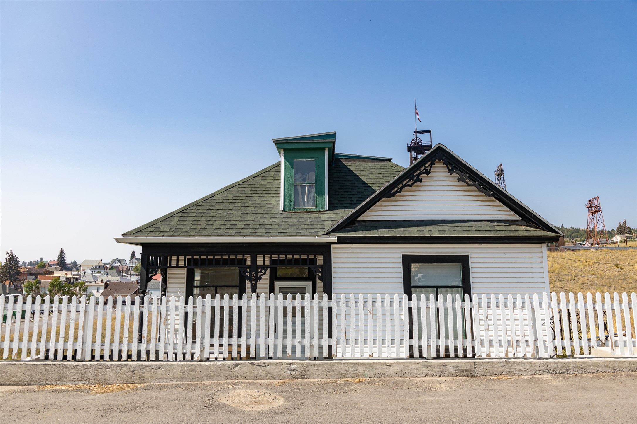 527 Edison Street Property Photo 3
