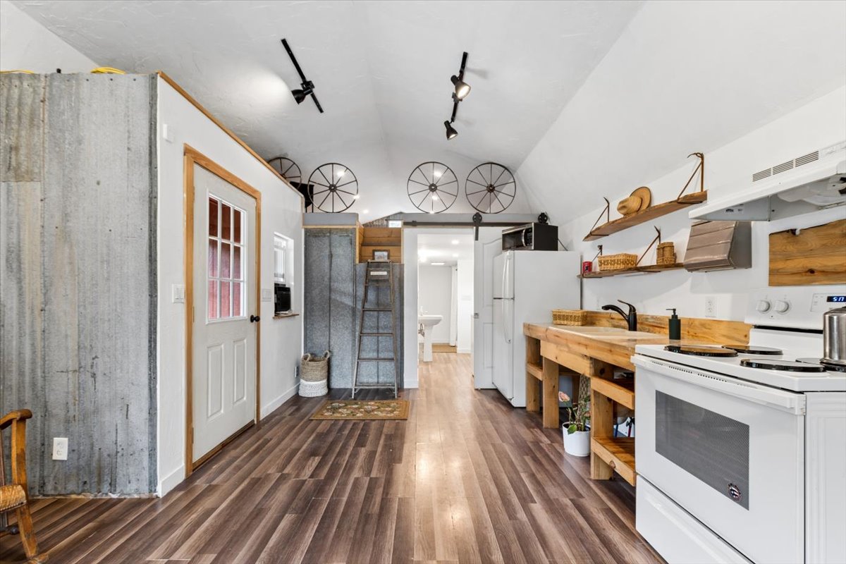 30073480 Property Photo 6
