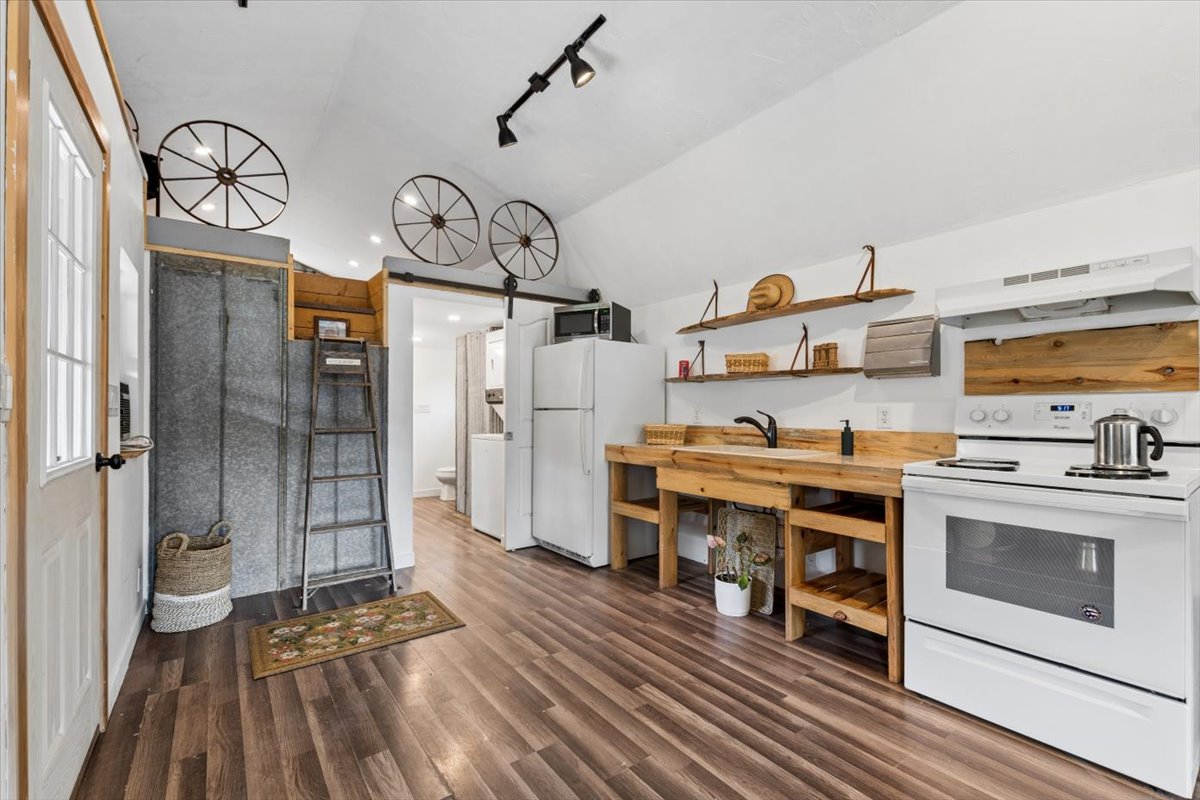 30073480 Property Photo 7