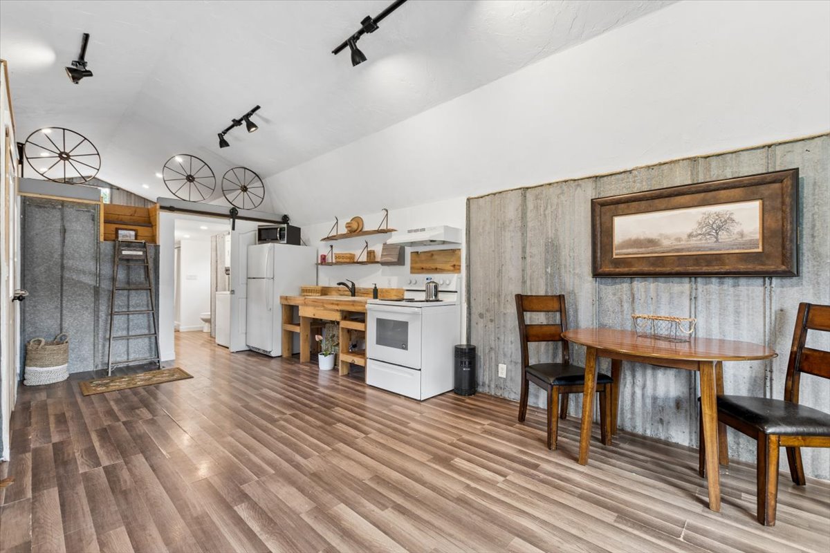 30073480 Property Photo 8