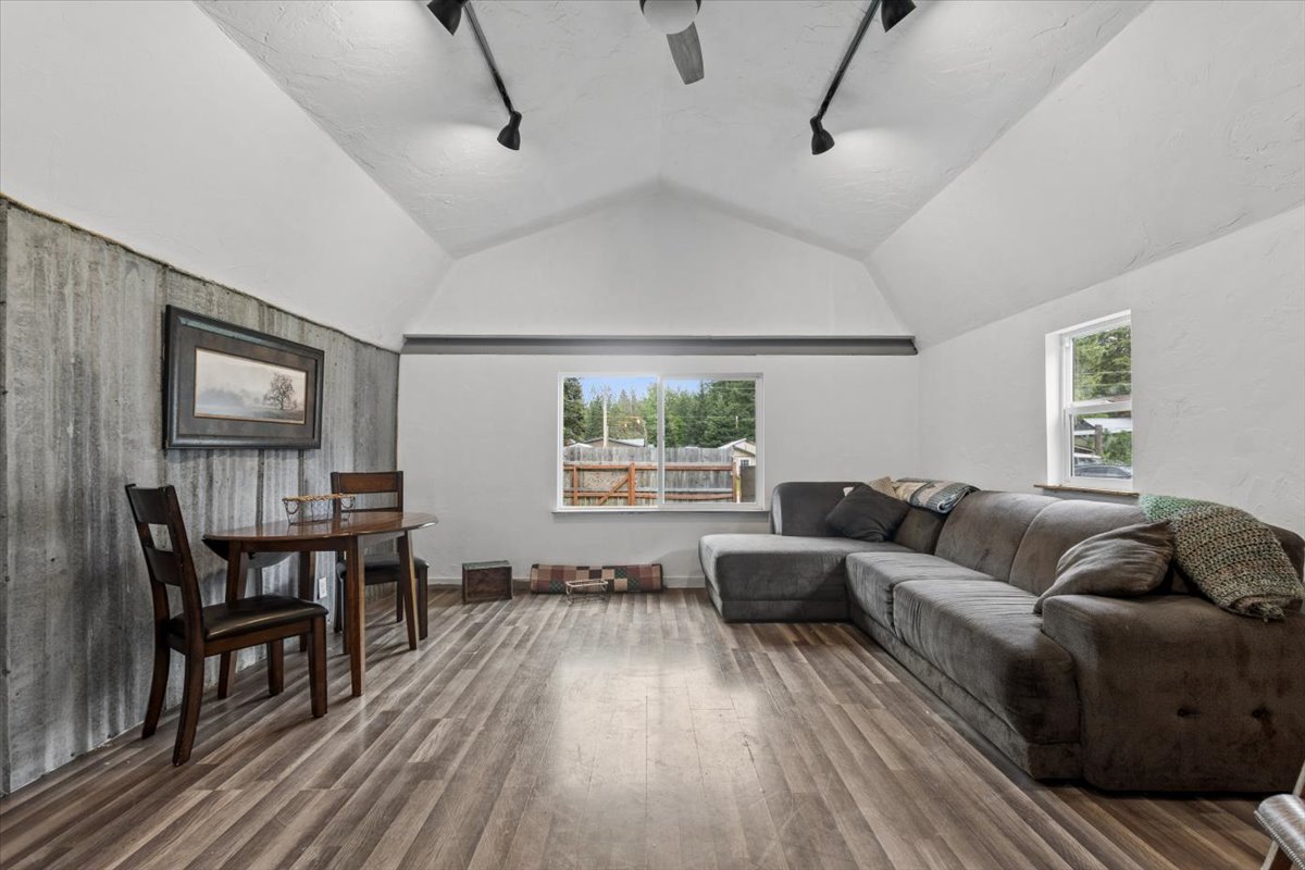 30073480 Property Photo 10