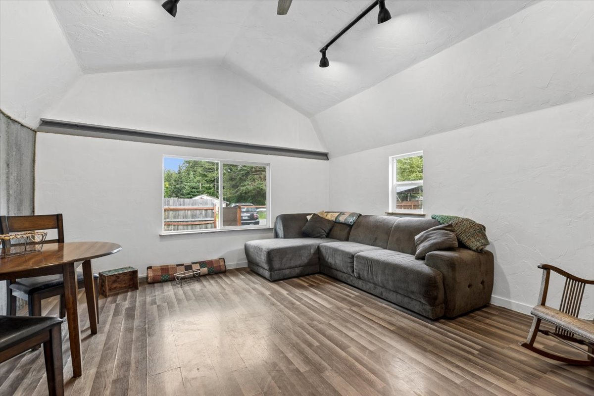 30073480 Property Photo 11
