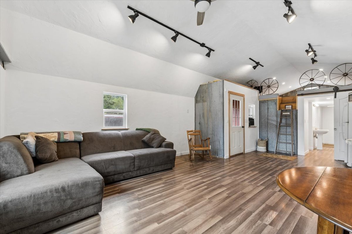 30073480 Property Photo 12