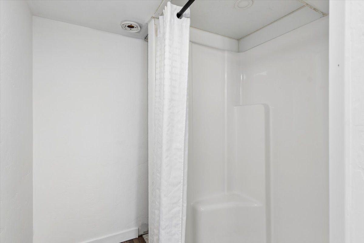 30073480 Property Photo 15
