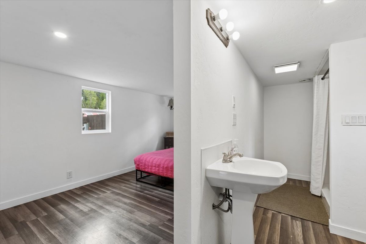 30073480 Property Photo 16