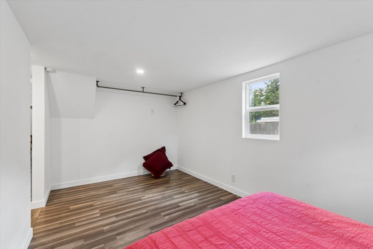 30073480 Property Photo 17