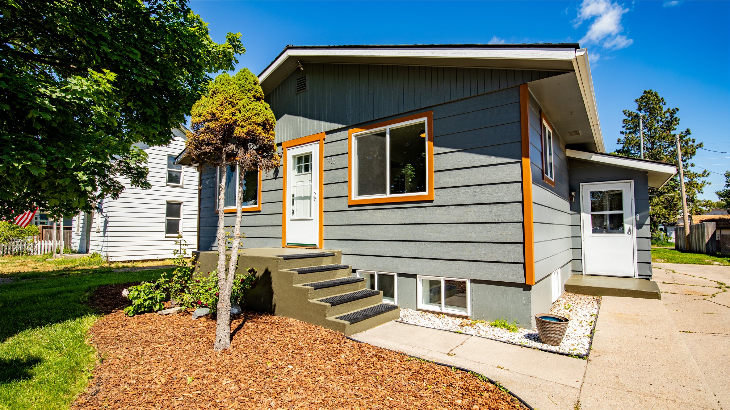 204 8th Avenue W Property Photo 1