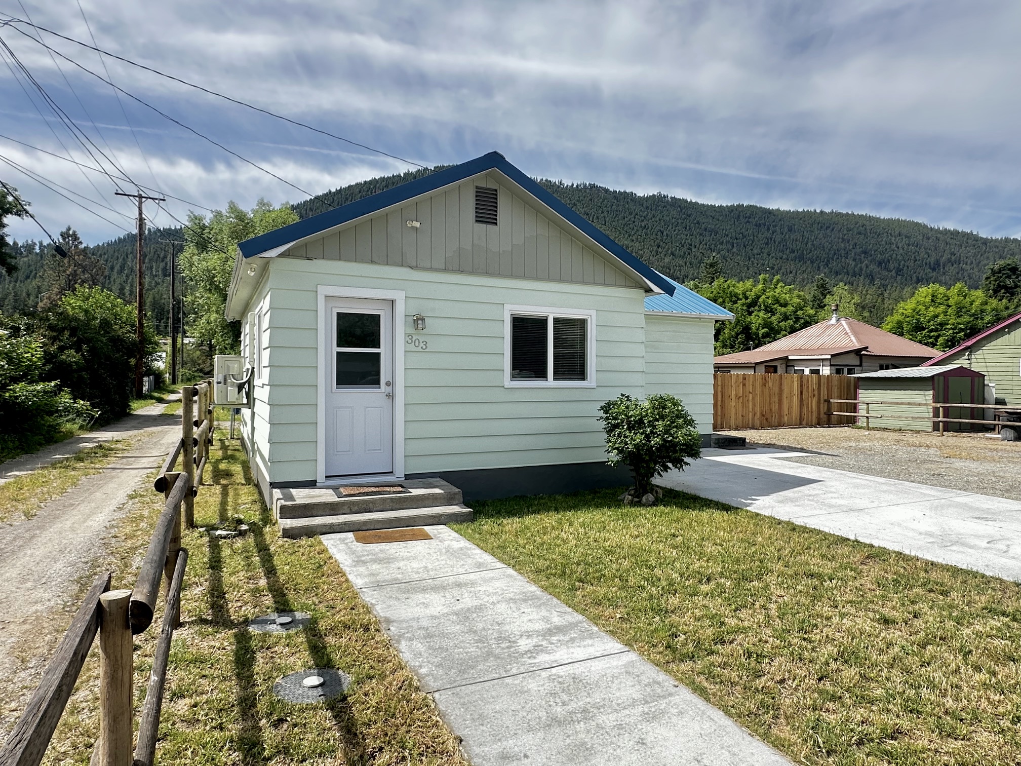 303 4th Avenue E Property Photo 1