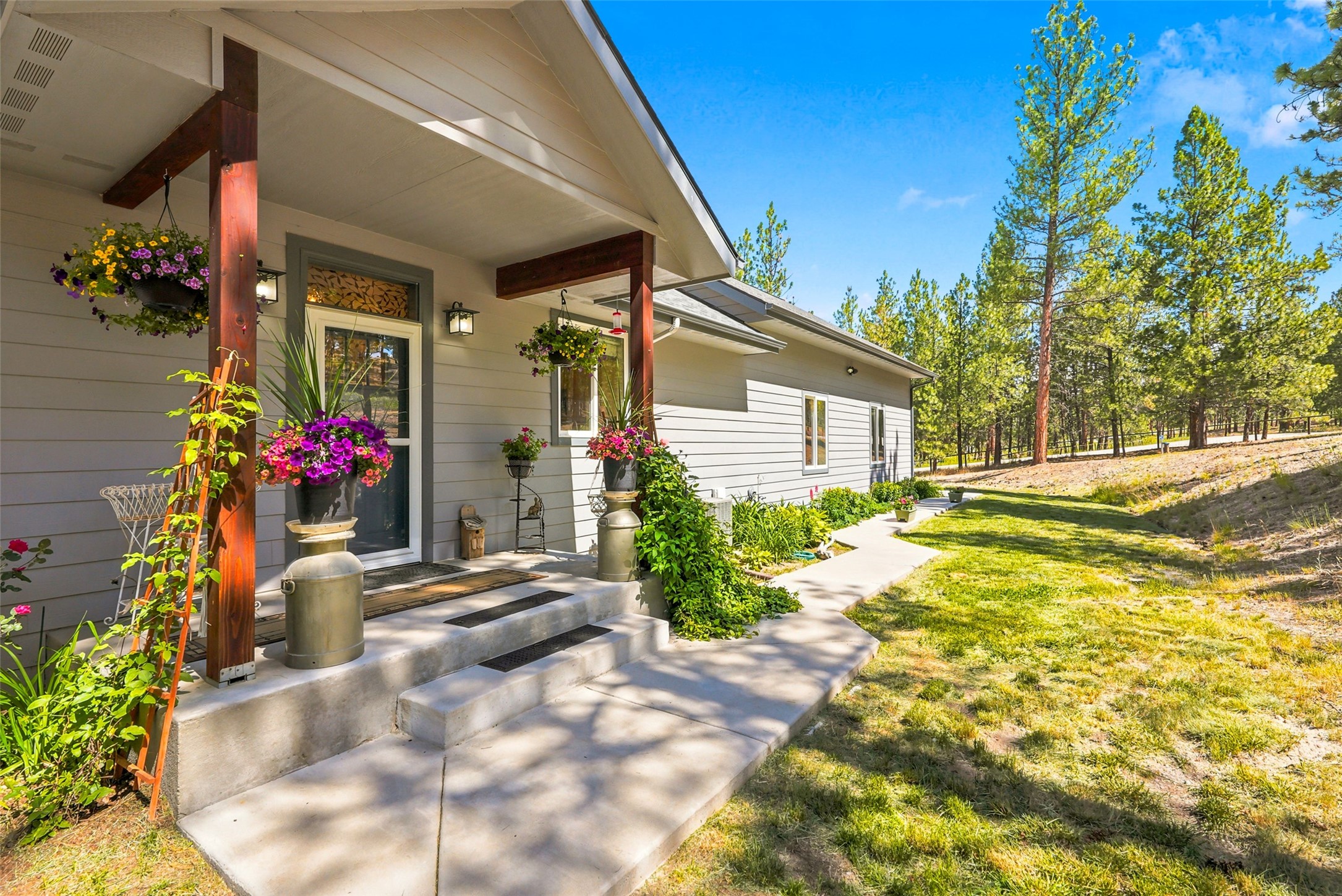 610 El Capitan Loop Property Photo 3
