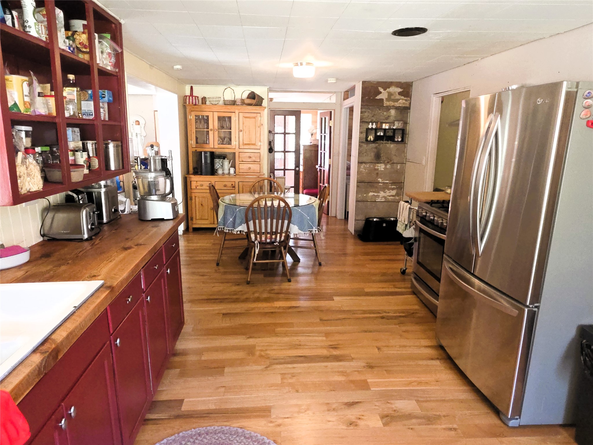 430 W River Road Property Photo 6