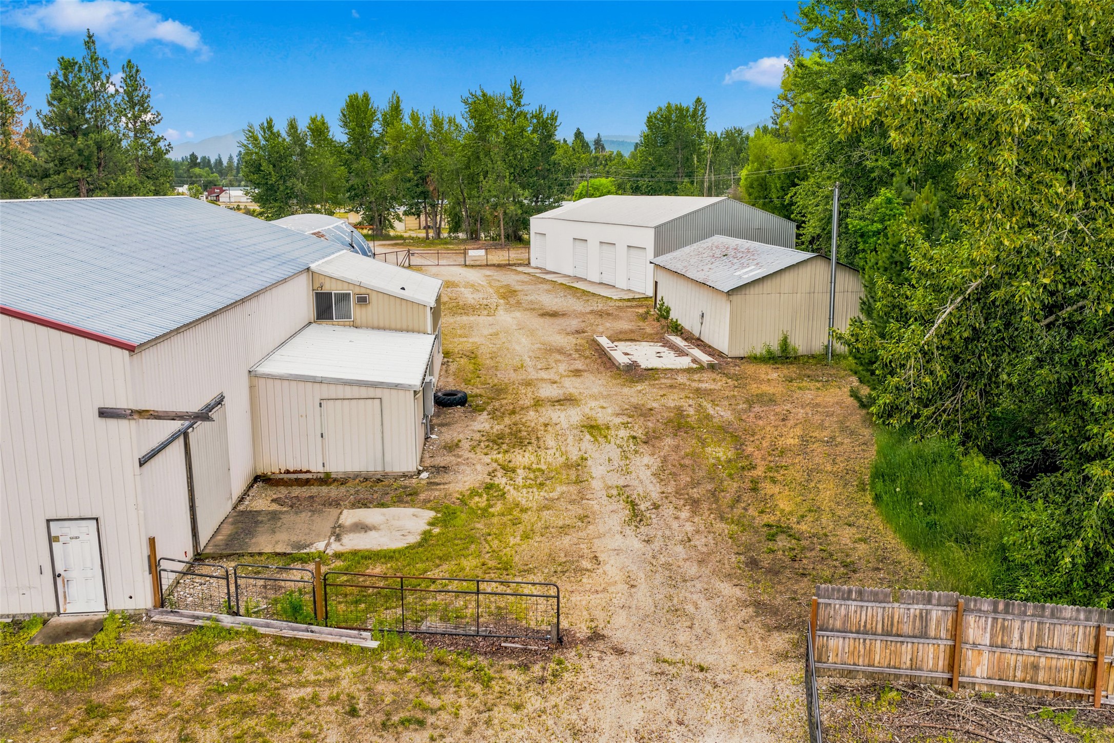 170 Warren Lane Property Photo 4