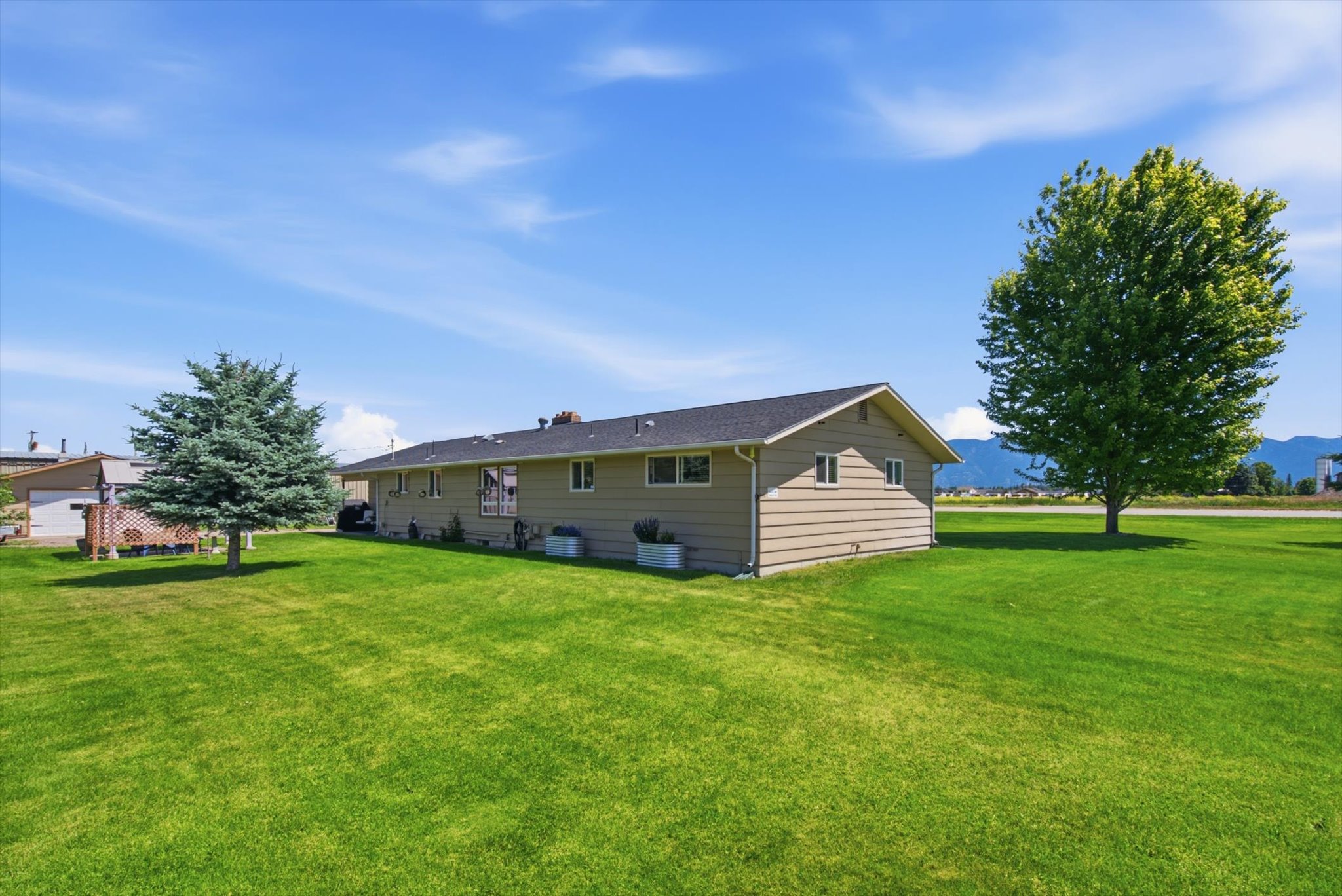 2652 Hwy 2 E Property Photo 6