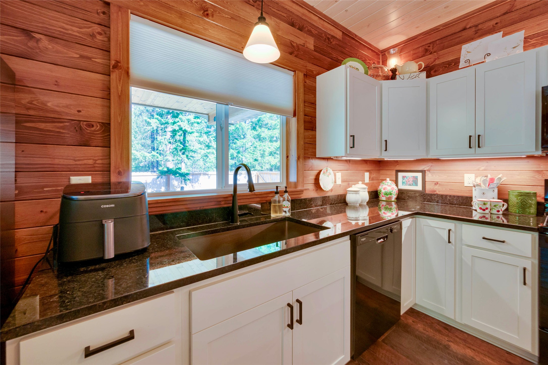 551 Tami Drive E Property Photo 4