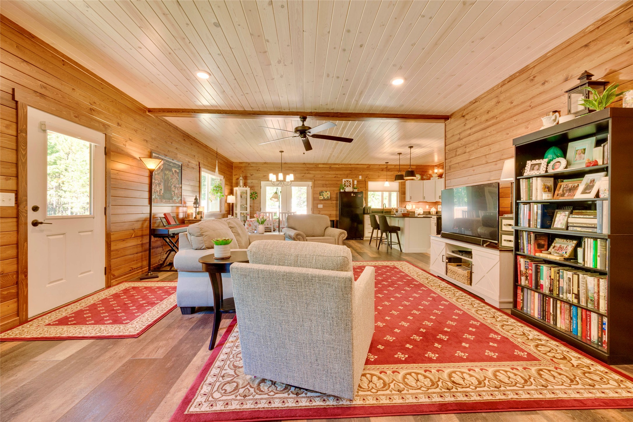 551 Tami Drive E Property Photo 6