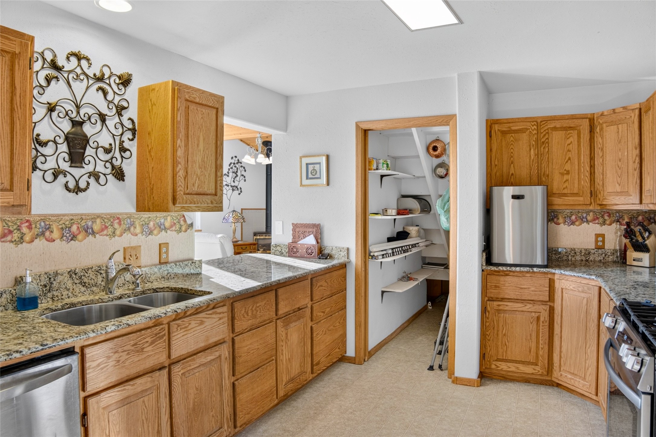 395 Edgewater Drive Property Photo 12
