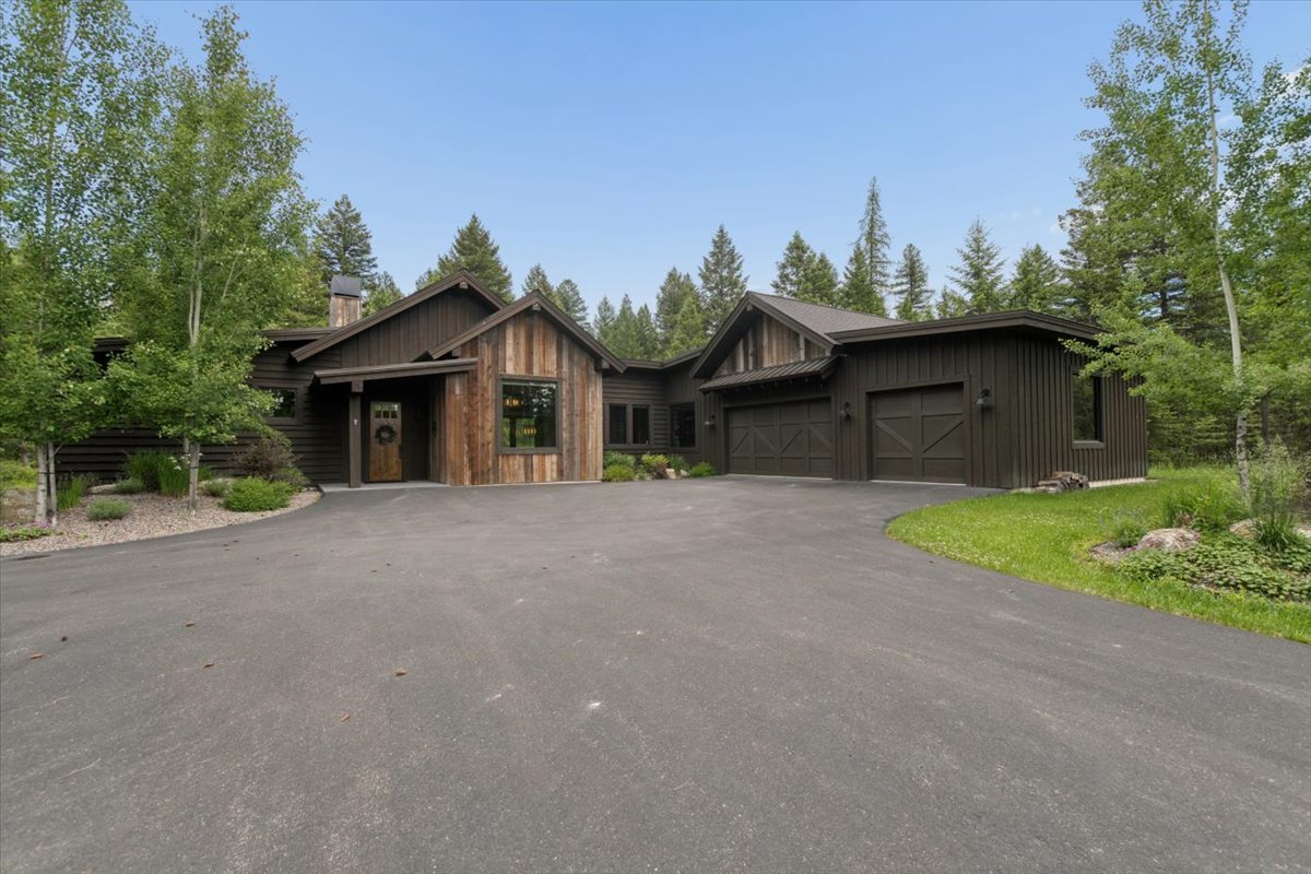 1583 Whitefish Village Drive Property Photo 1