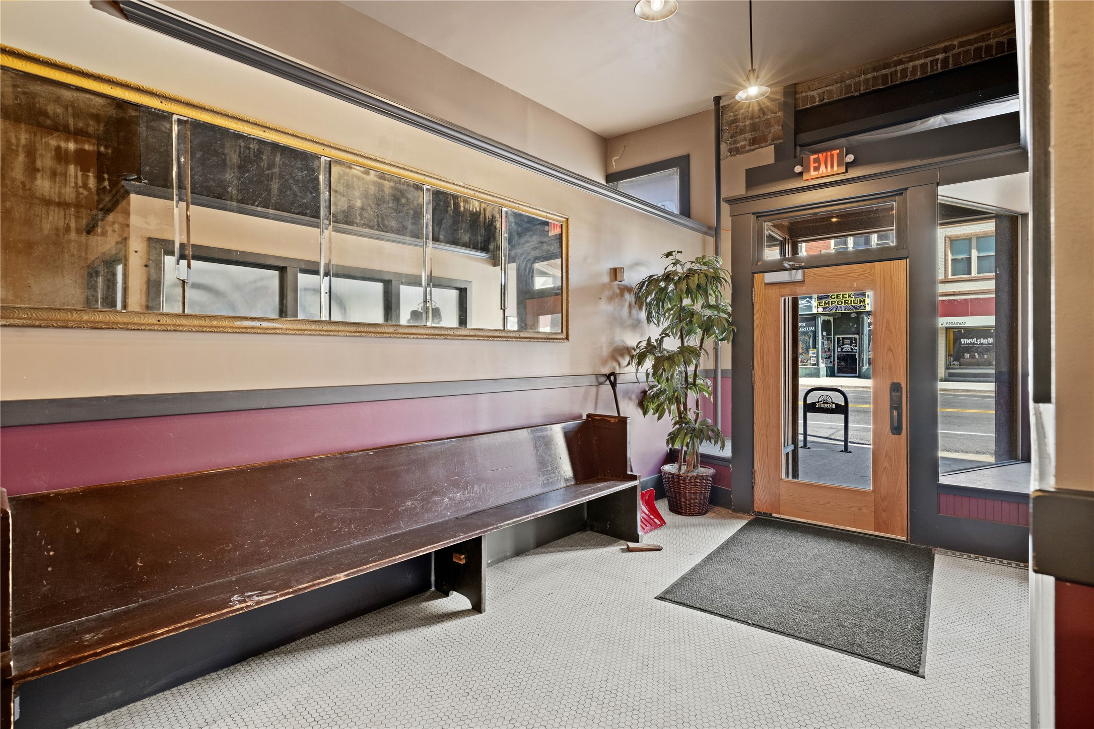 120 W Broadway Street Property Photo 7