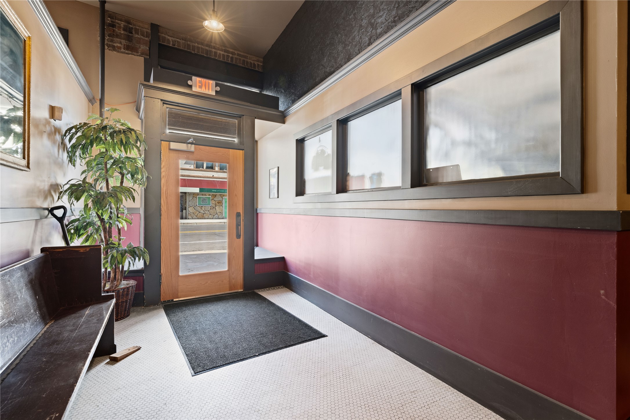 120 W Broadway Street Property Photo 8