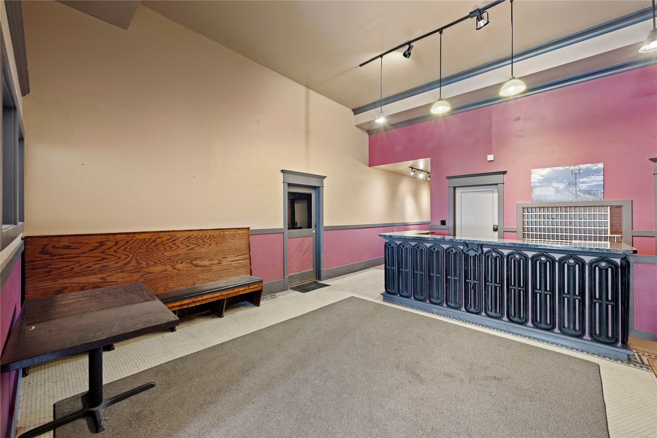 120 W Broadway Street Property Photo 10