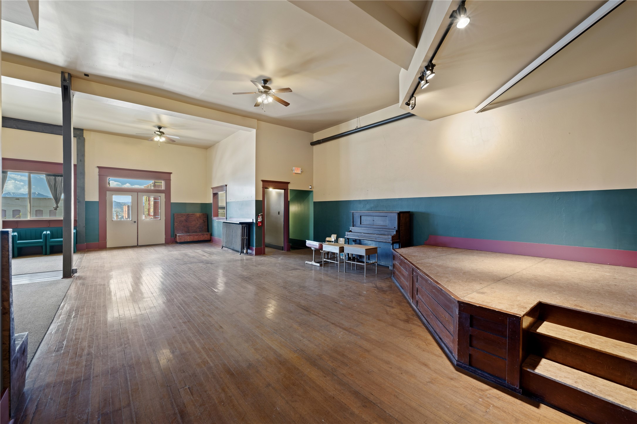 120 W Broadway Street Property Photo 13
