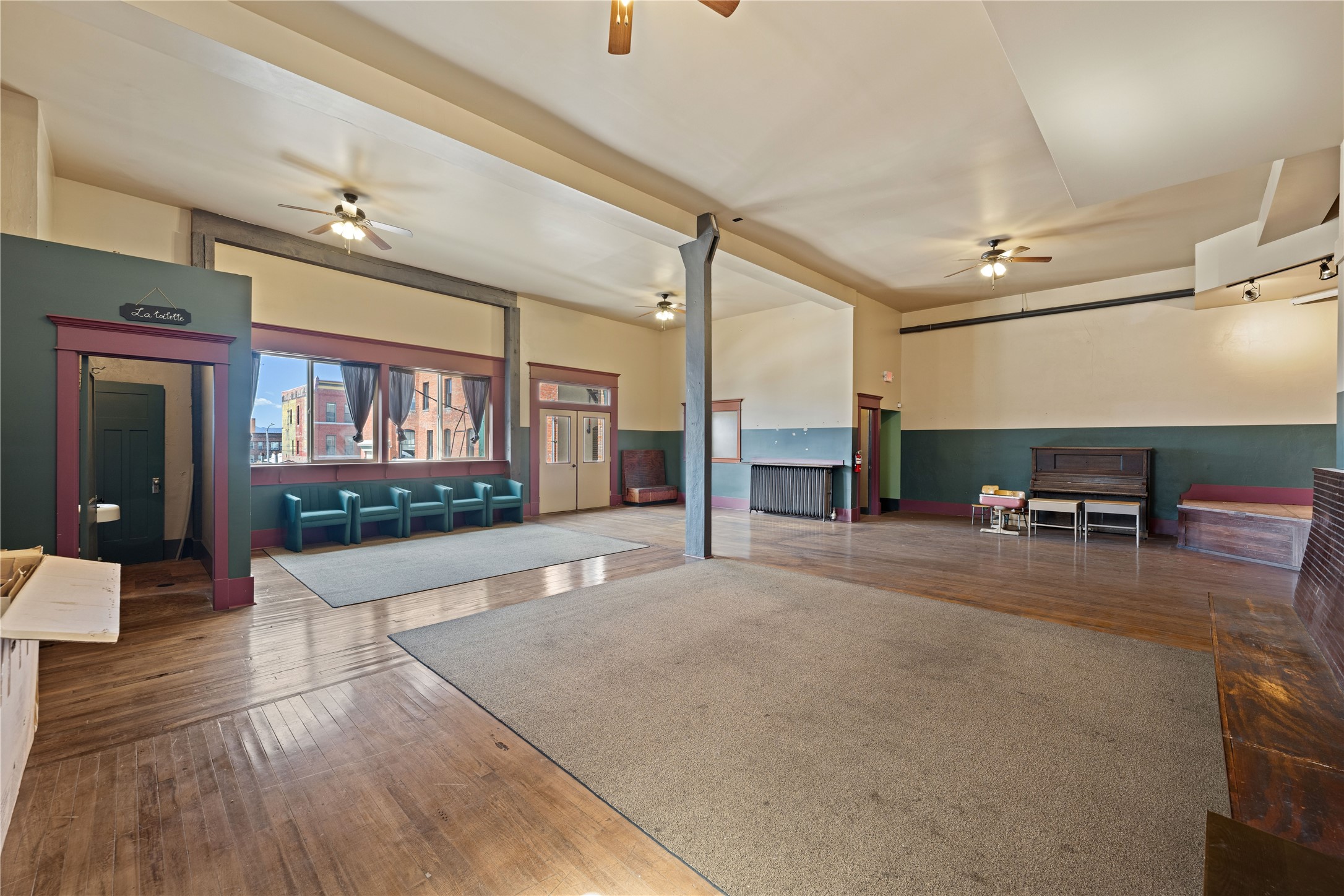 120 W Broadway Street Property Photo 16