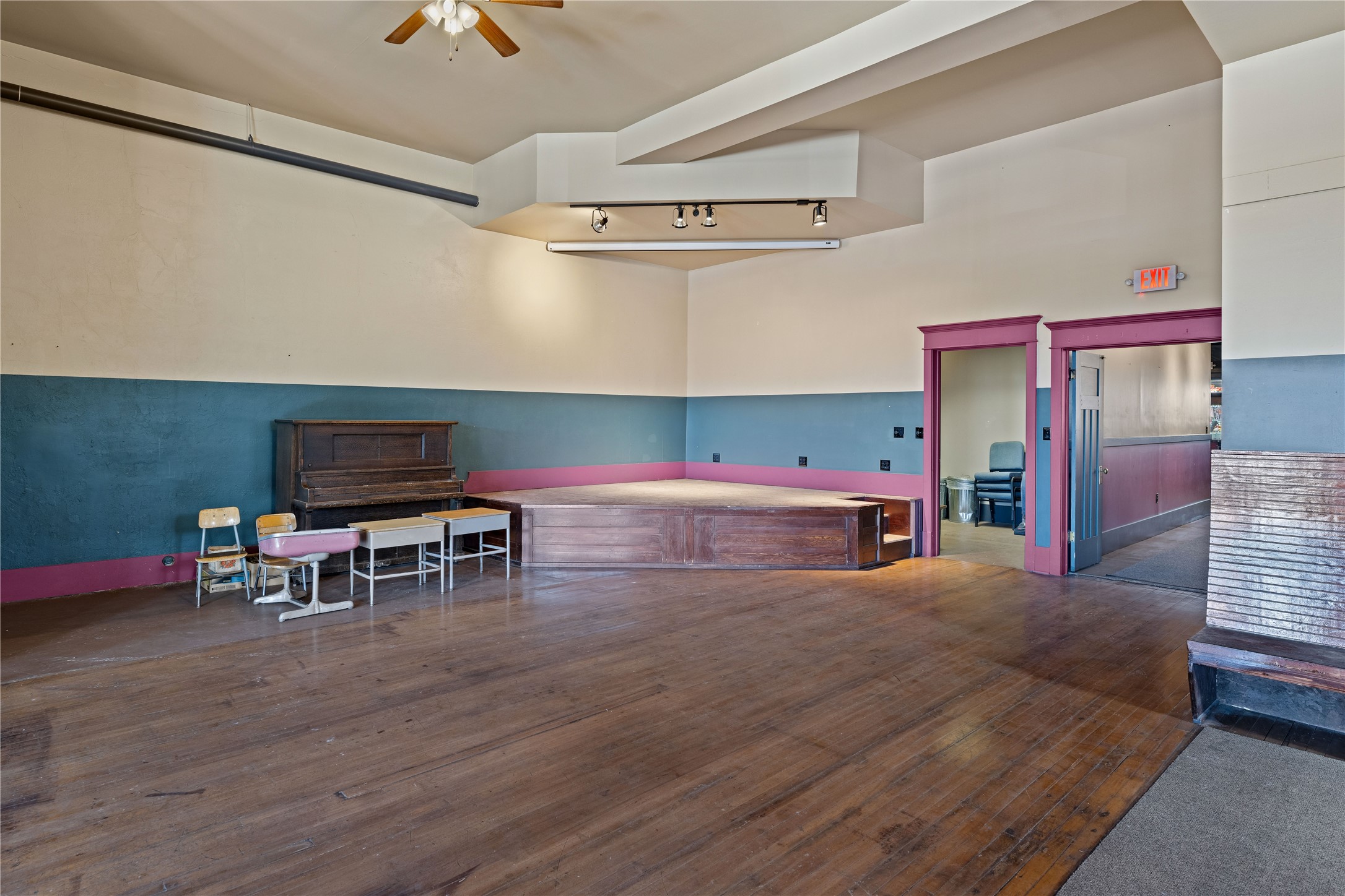 120 W Broadway Street Property Photo 17