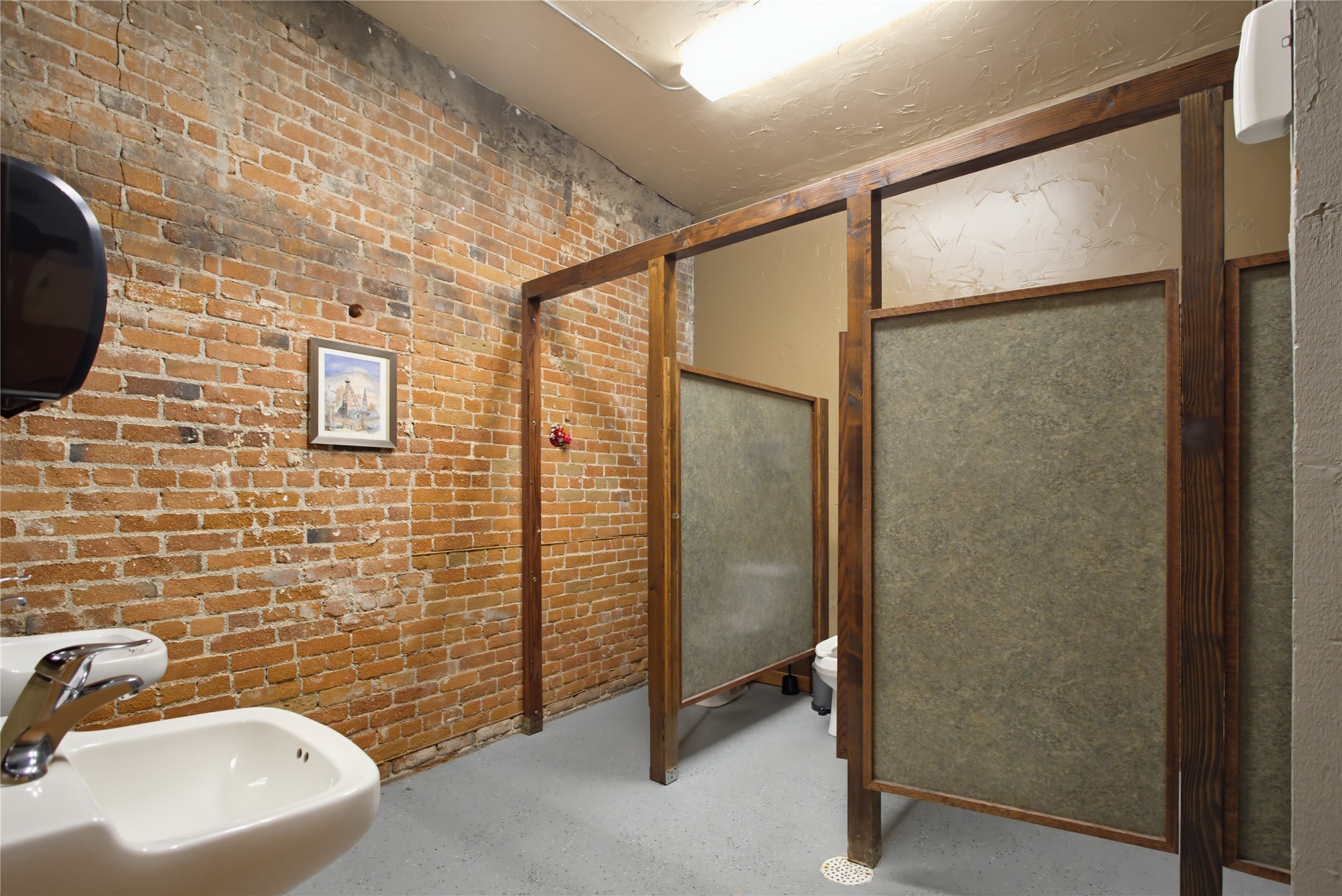 120 W Broadway Street Property Photo 35