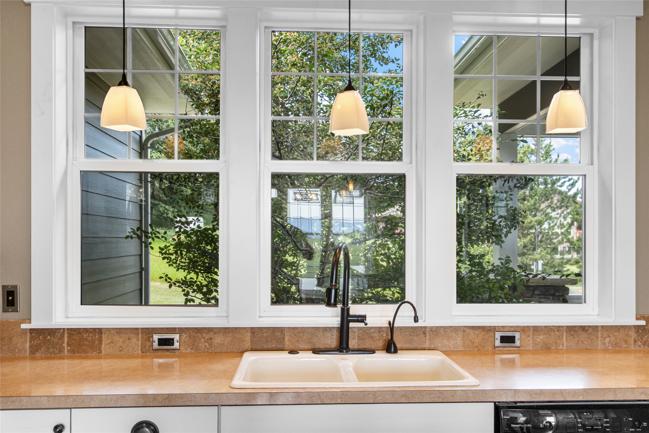 47 Whalebone Court Property Photo 7