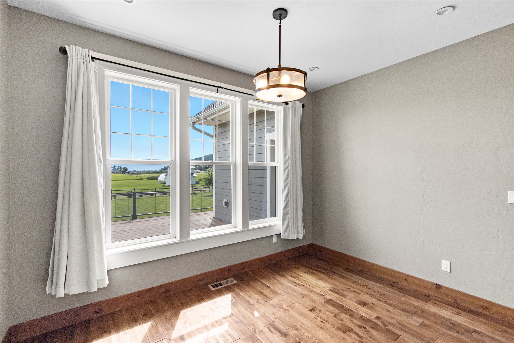 47 Whalebone Court Property Photo 19