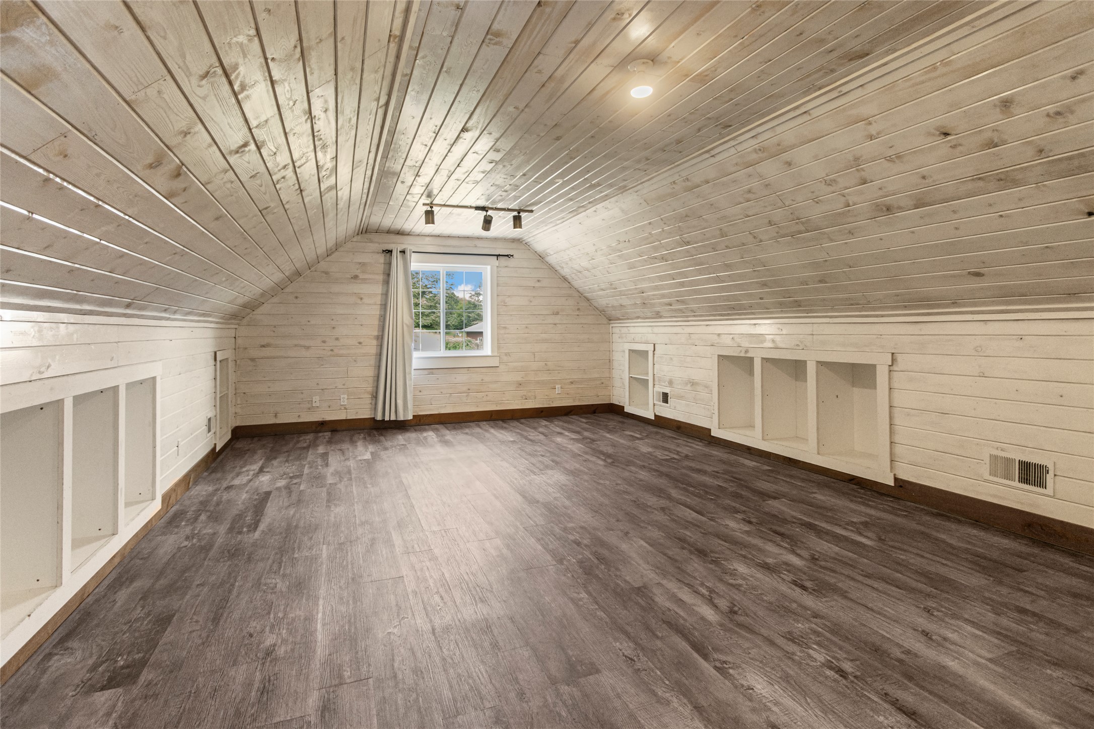 47 Whalebone Court Property Photo 29