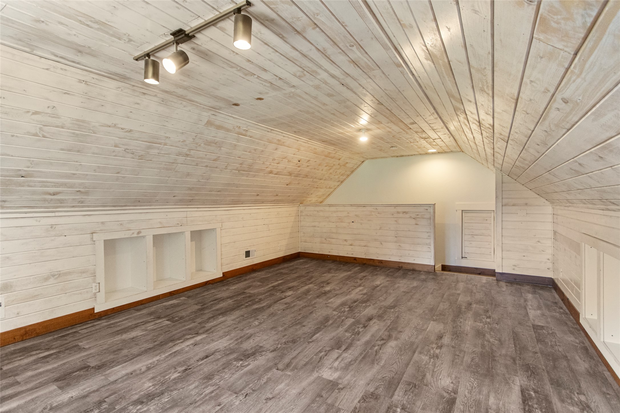 47 Whalebone Court Property Photo 30