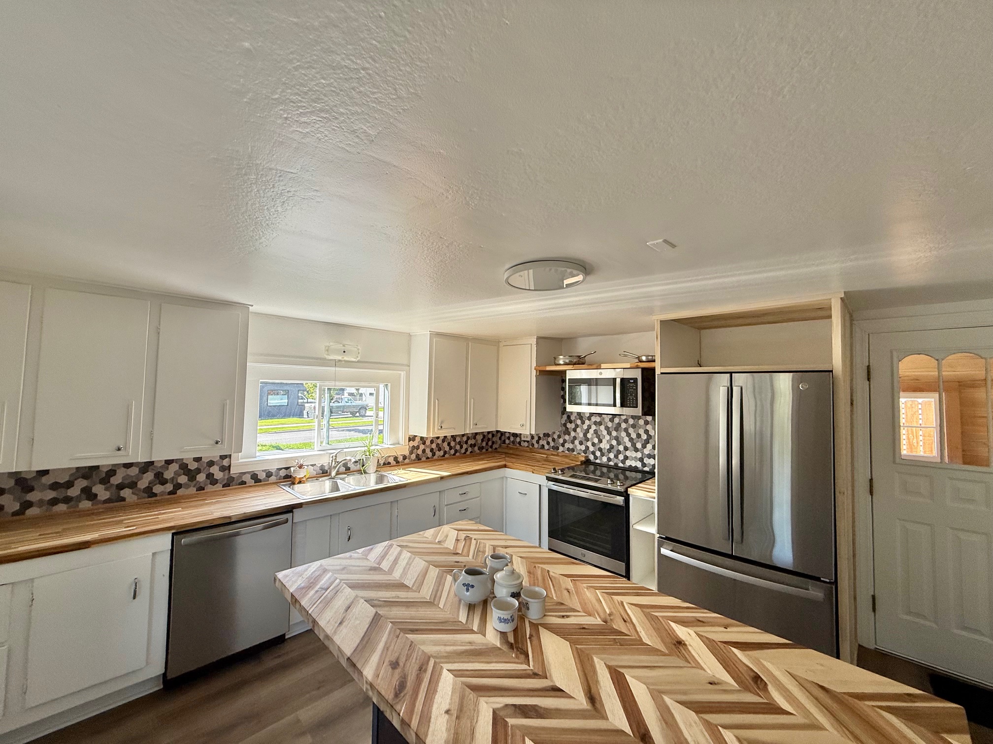 755 Salmon Run Property Photo 4