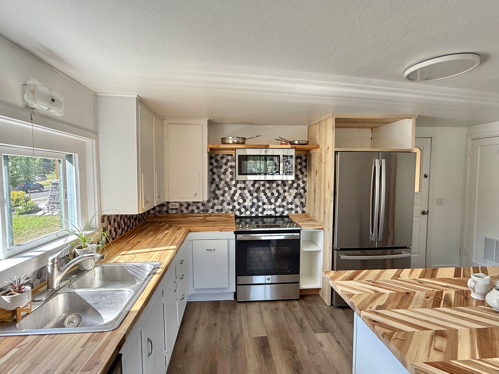 755 Salmon Run Property Photo 5