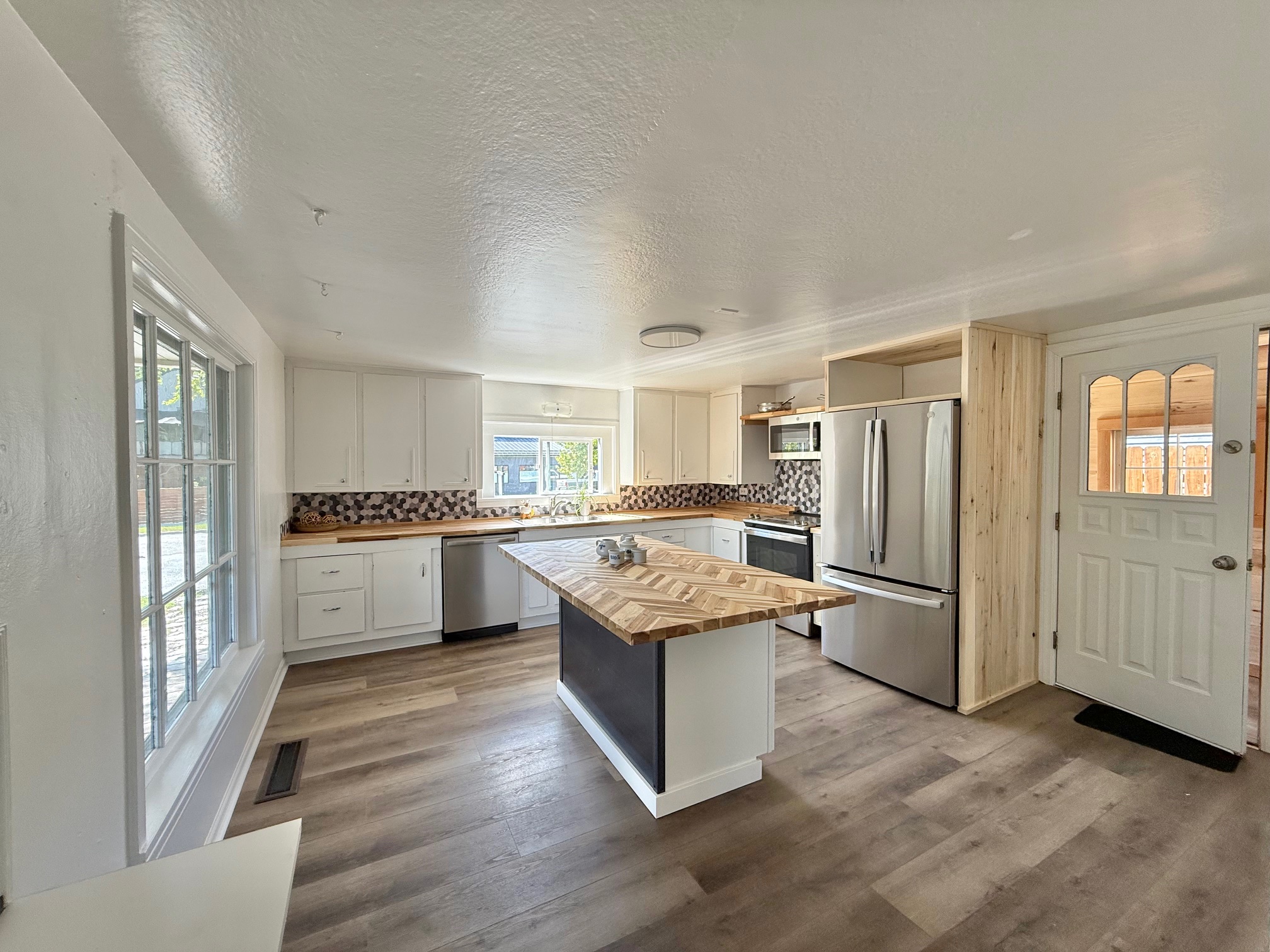 755 Salmon Run Property Photo 6