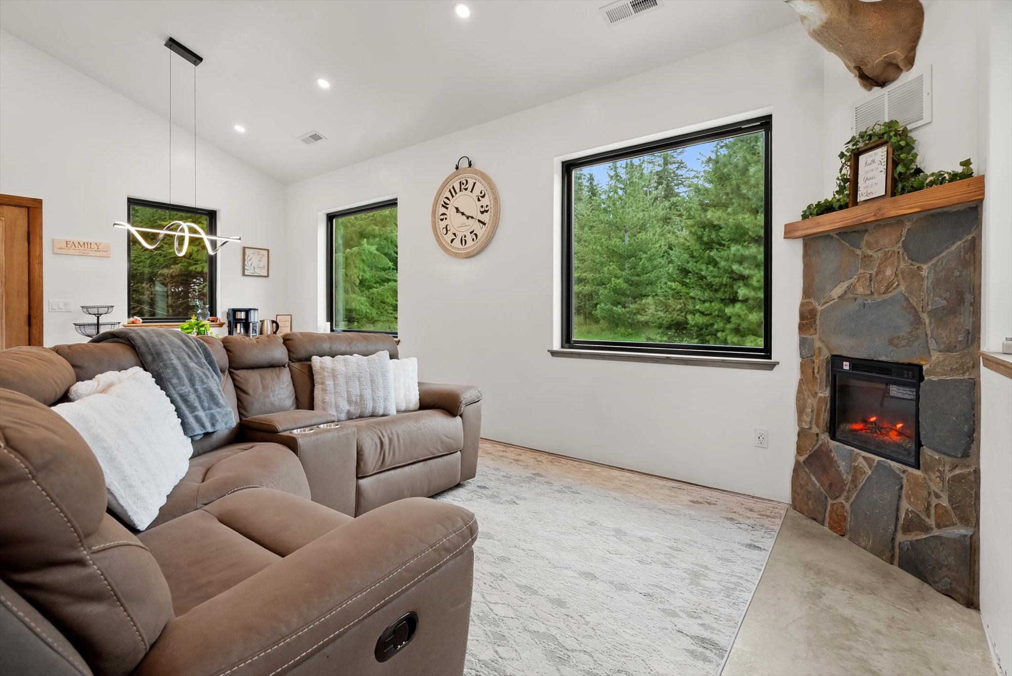 3740 Foothill Road Property Photo 19