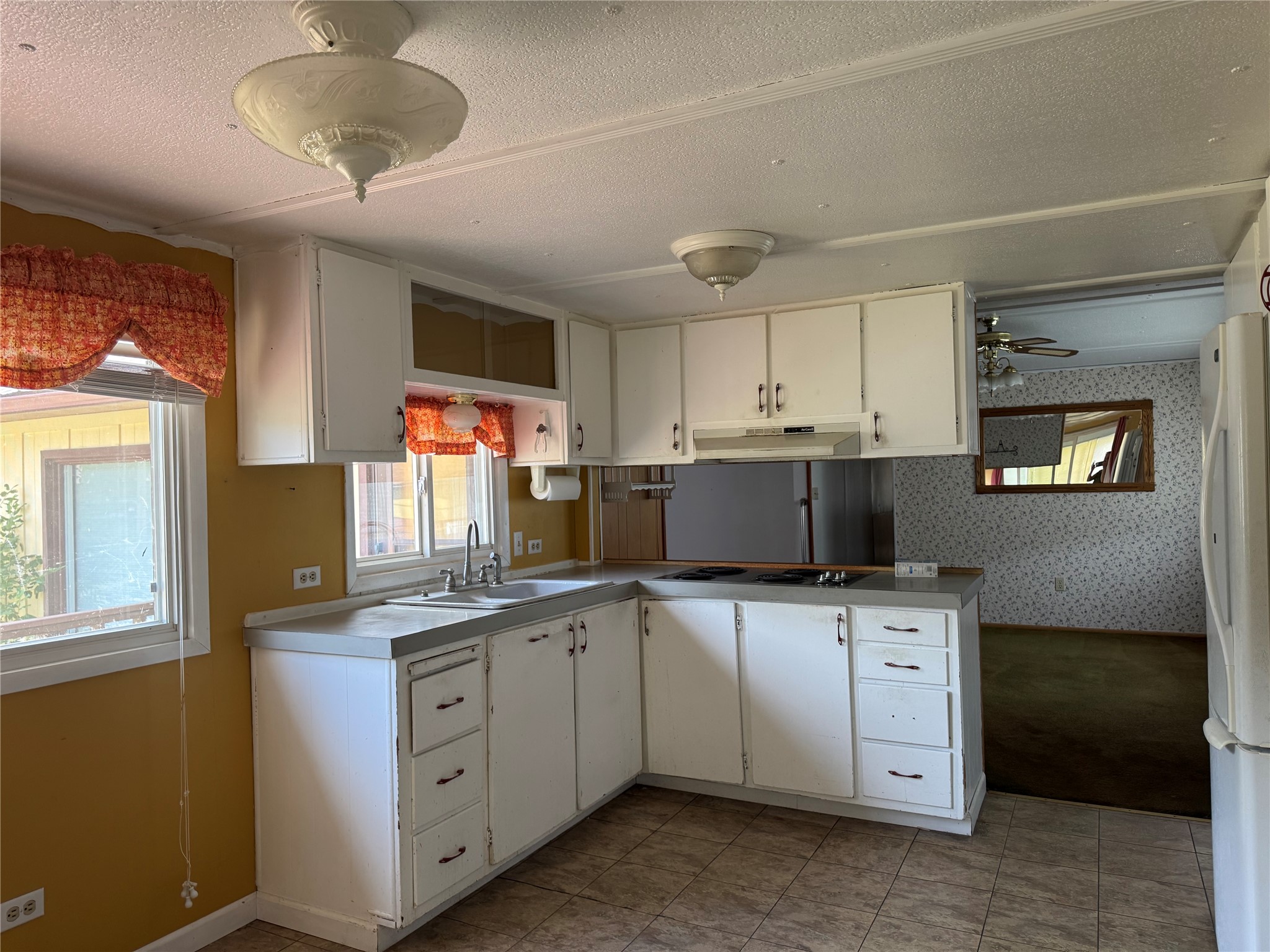 11143 Silver Street Property Photo 9