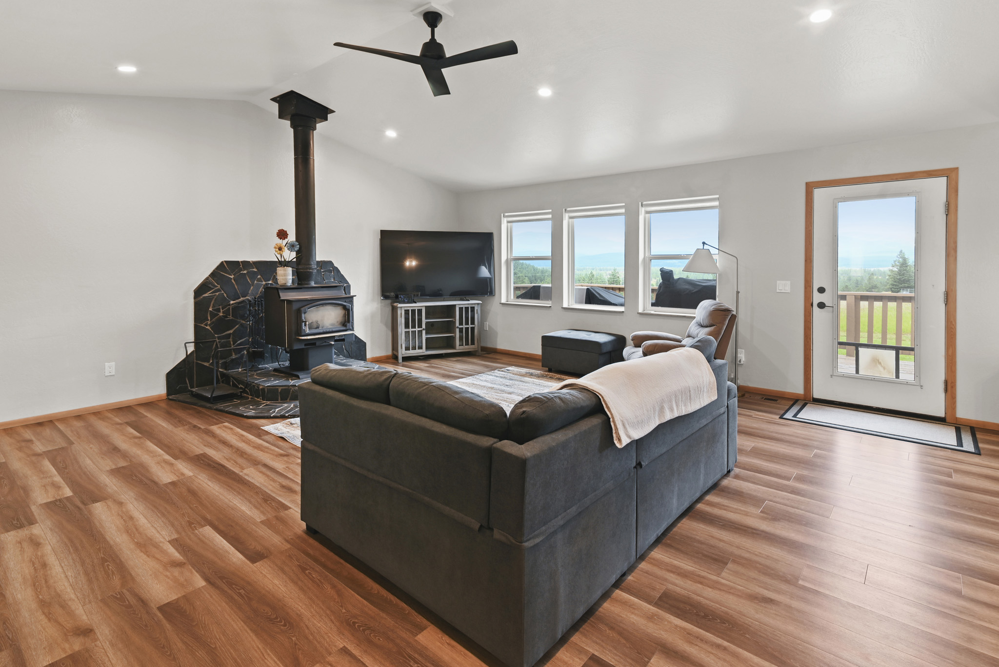117 Happy Hollow Property Photo 7